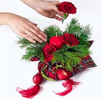 Флористическая композиция «Новогодний подарок» своими руками