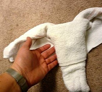 Как оформить полотенце в подарок своими руками